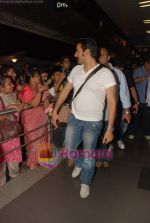 Salman Khan gears up for the Being Human show in Dubai at Mumbai Airport on 26th May 2010 (13).JPG